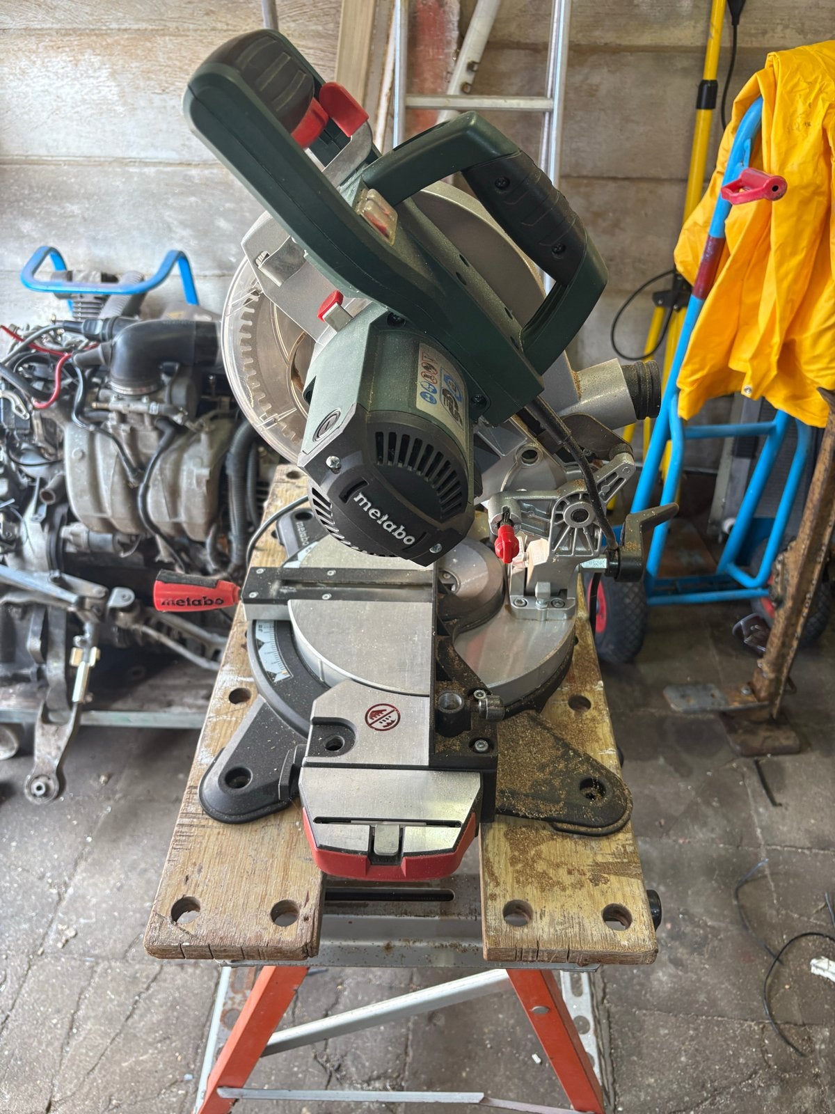 Metabo KS 216 M Lasercut Afkortzaag - Zo goed als nieuw, Ophalen, Zo goed als nieuw, Afkortzaag