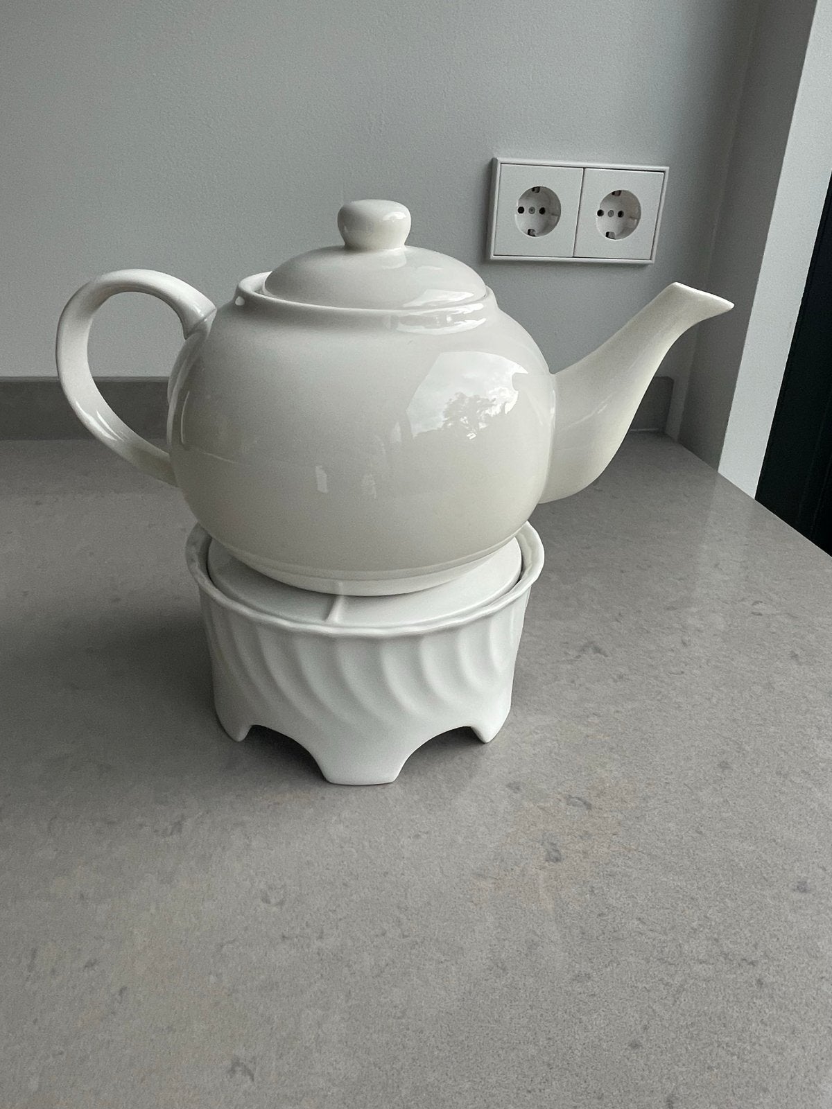 Witte theepot met theelichtje, Theepot/fluitketel, Ophalen of Verzenden, Zo goed als nieuw, Steen/keramiek