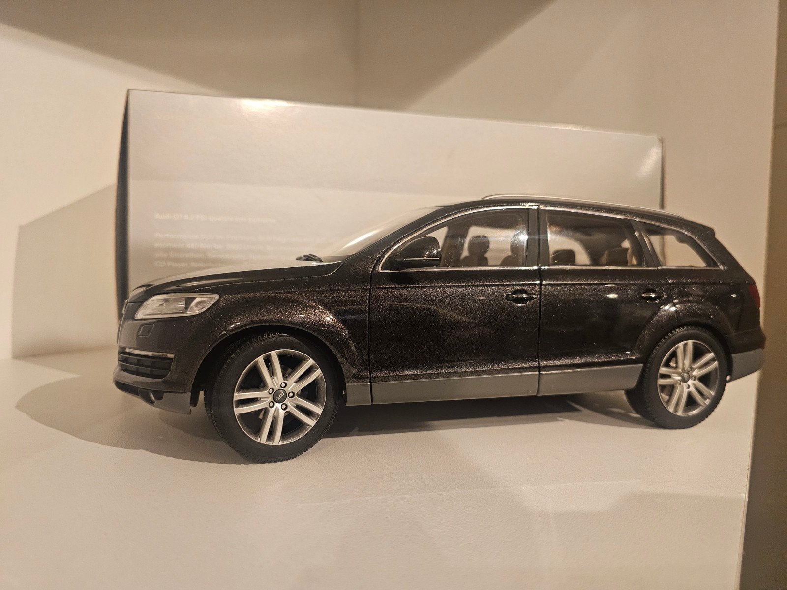 Kyosho Audi Q7 1:18, Ophalen of Verzenden, Zo goed als nieuw, Auto, Kyosho