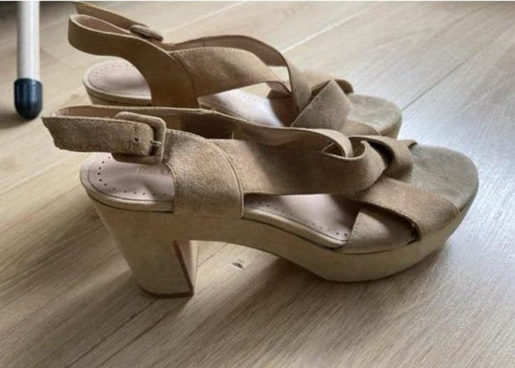 Bruno Premi geweldige plateausandalen beige suede 38, Ophalen of Verzenden, Zo goed als nieuw, Beige