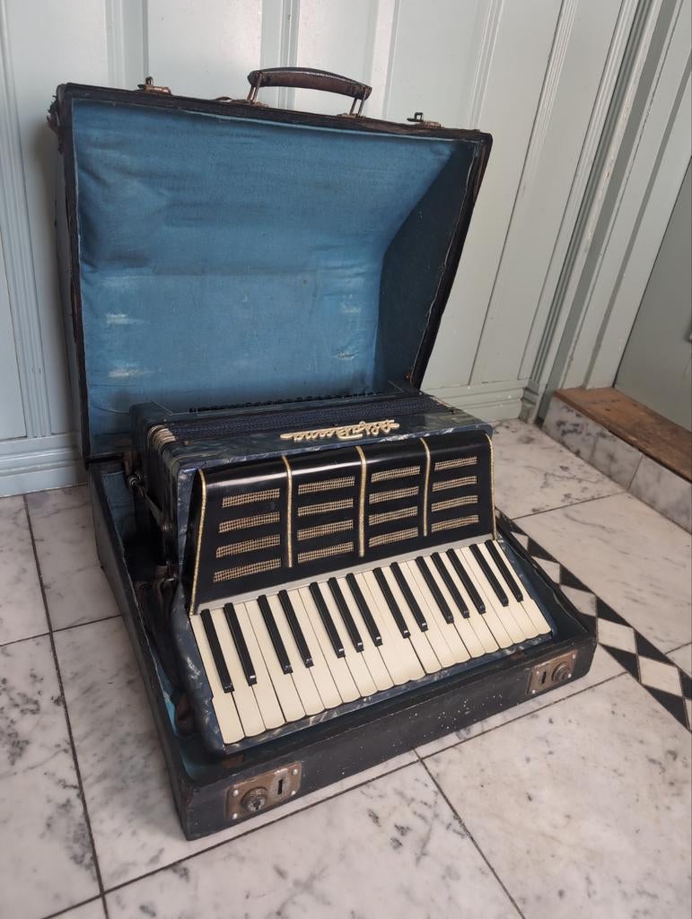 Accordeon Alfa Picena 80 bas, Muziek en Instrumenten, Accordeons, Gebruikt, 80-bas, Met koffer, Toetsaccordeon