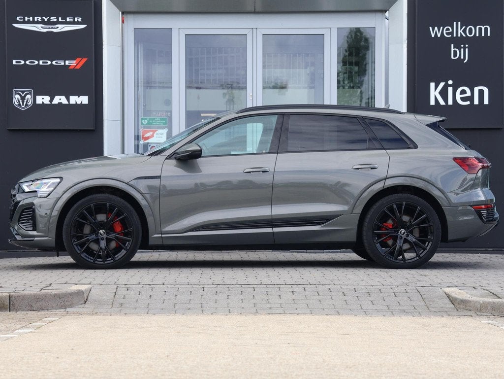 Audi Q8 e-tron 55 quattro S Edition 115 kWh | Pano dak | 22", Auto's, Audi, Automaat, 131 €/maand, Zwart, Q8 e-tron