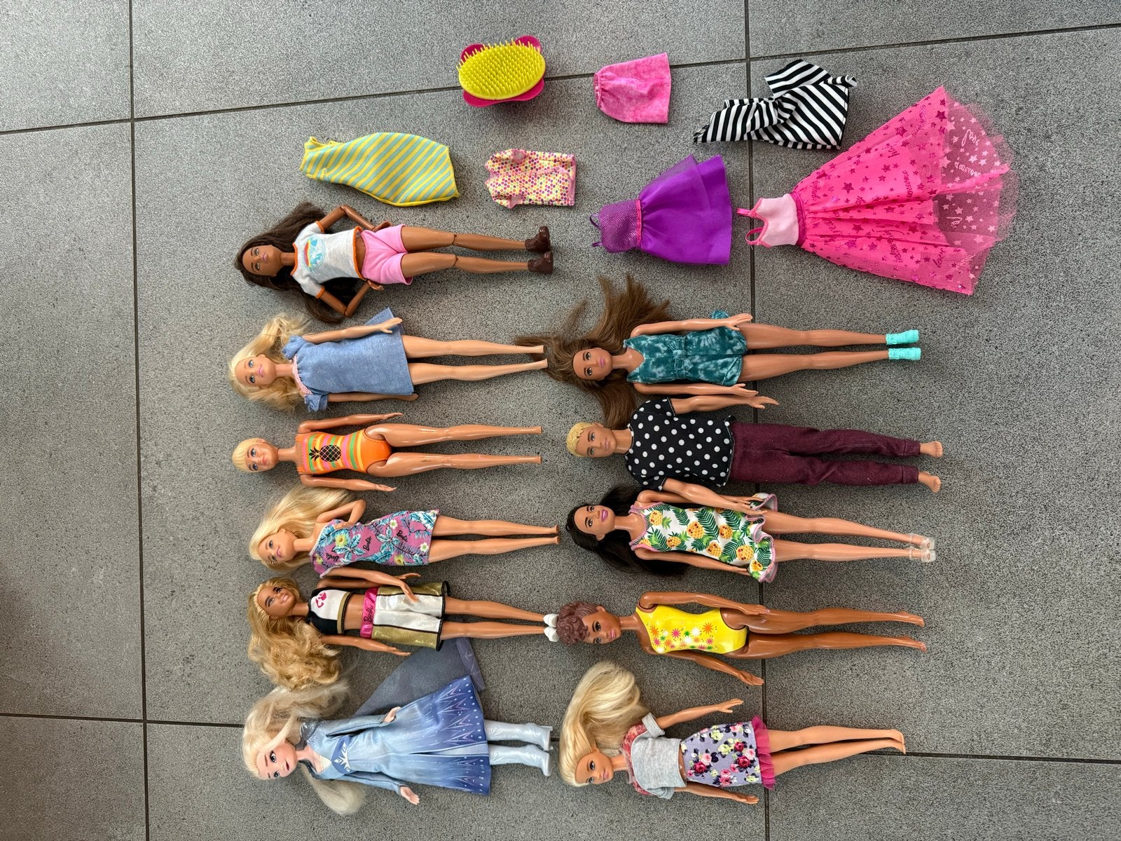 Grote collectie Barbiepoppen met accessoires en kleding