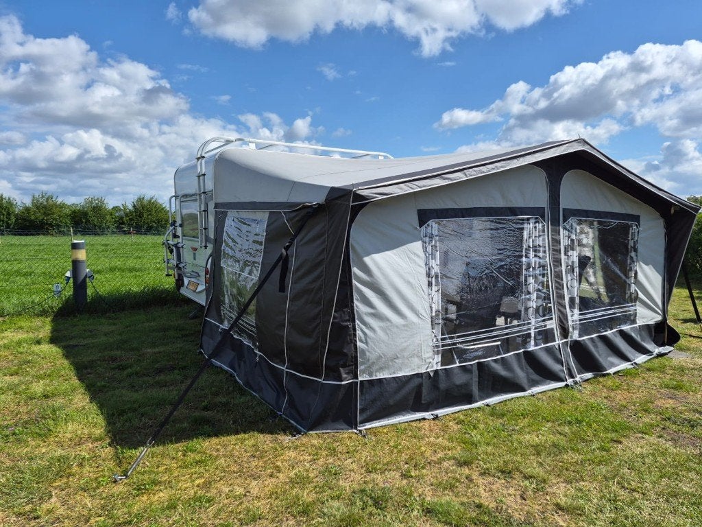 Knaus Sport 450 KU (stapelbed/voortent/luifel), Treinzit, 750 - 1000 kg, Particulier, Dwarsbed