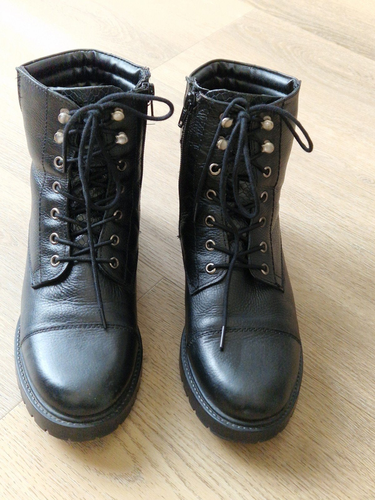 Zwarte leren veterlaarzen - Maat 38, Kleding | Dames, Ophalen of Verzenden, Zo goed als nieuw, Zwart, Lage of Enkellaarzen