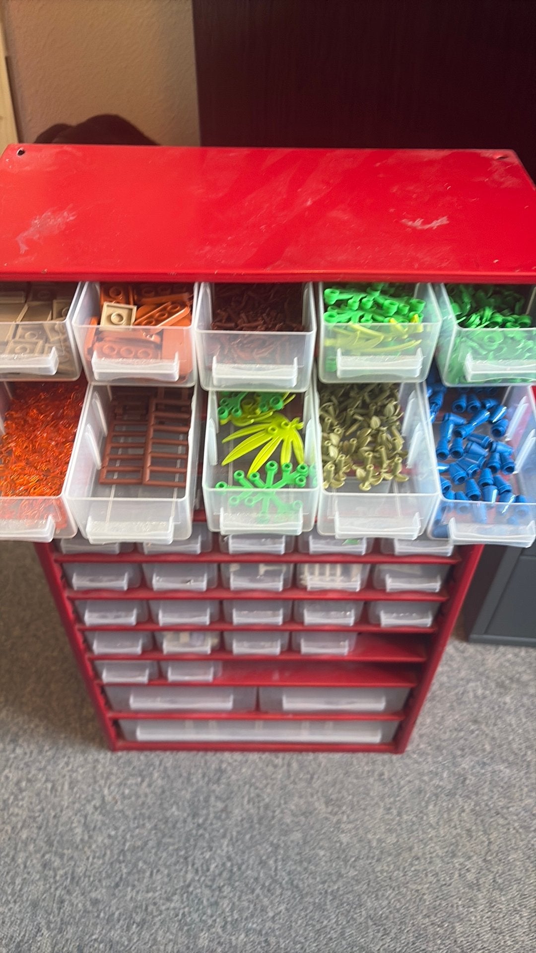 Kastje met lego onderdoen, Ophalen
