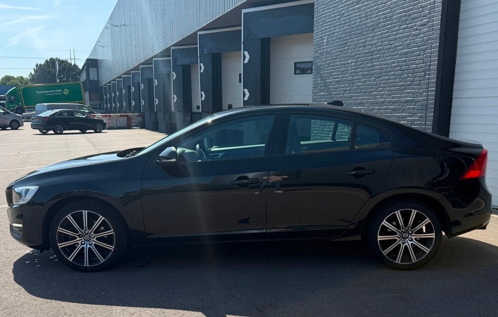 Volvo S60 2.0 T3 Momentum BLIS/STOEL/STUURVERWARMING/KEYLES, Auto's, Volvo, Voorwielaandrijving, Gebruikt, 4 cilinders, 1969 cc