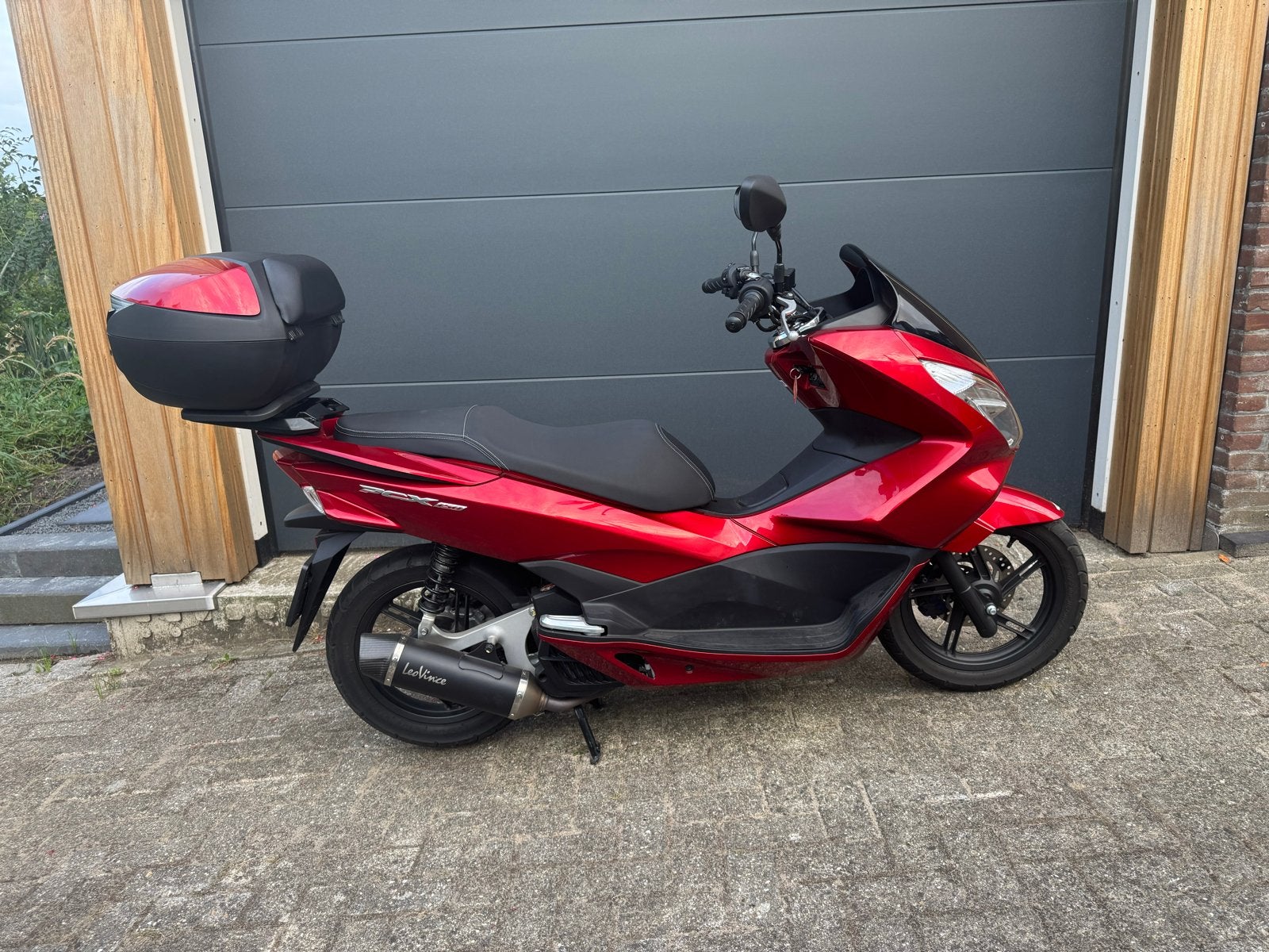 Honda PCX 150 uit 2016 met slechts 1555 km, Scooter, Sportuitlaat, Particulier, 11 kW of minder