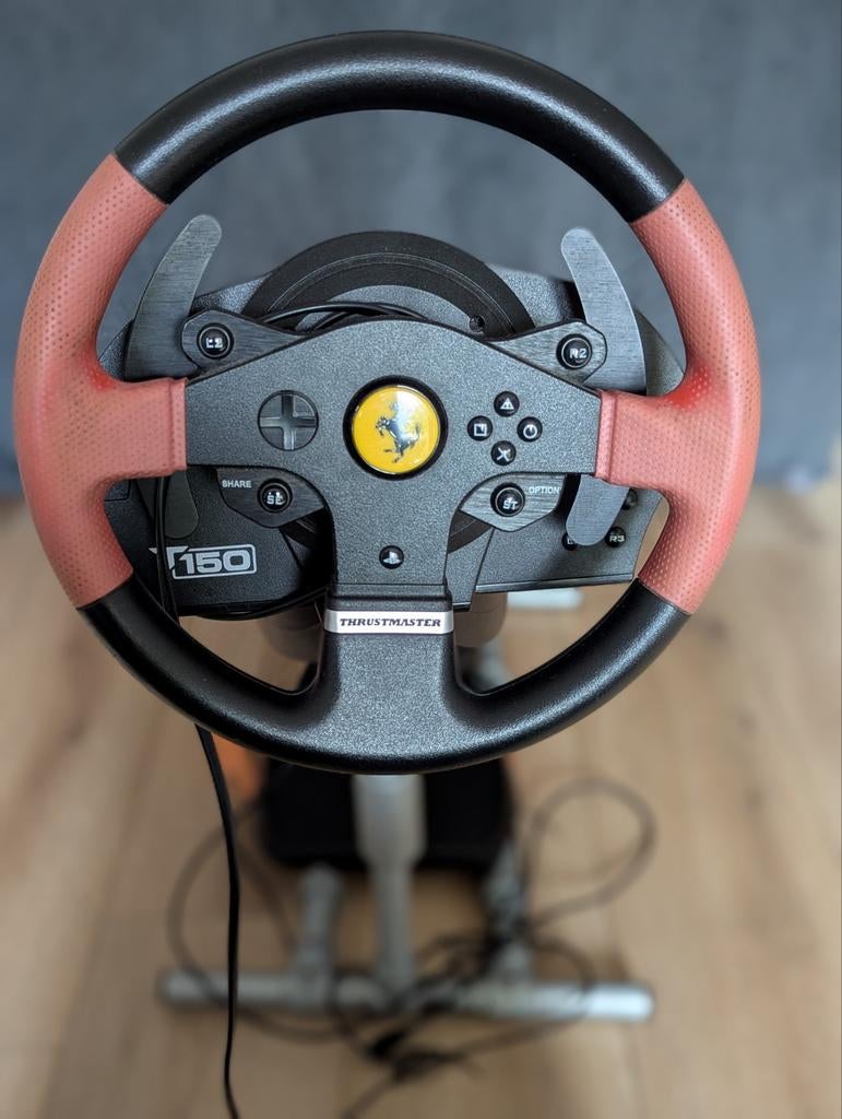 Thrustmaster T150 Ferrari racestuur PS3/PS4 met wielstand, Spelcomputers en Games, Spelcomputers | Sony PlayStation Consoles | Accessoires