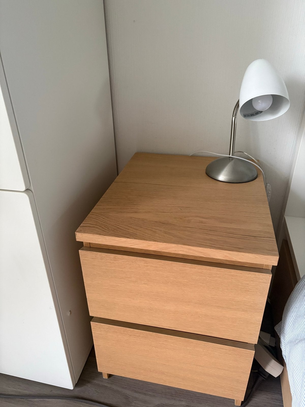 Malm Nachtkastje met twee lades - Hout, Ophalen, Gebruikt, 55 tot 70 cm, 45 tot 65 cm