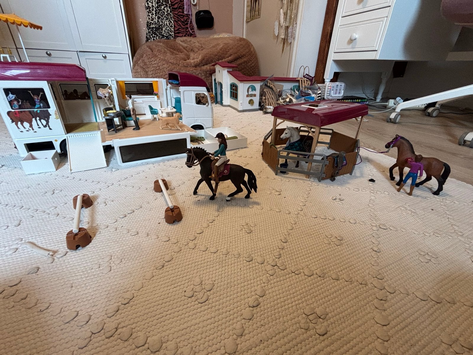 Schleich Paardenbus met paarden en accessoires, Ophalen of Verzenden, Zo goed als nieuw