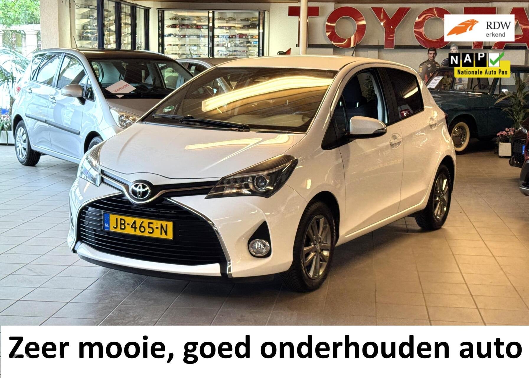Toyota Yaris 1.3 VVT-i Trend, Navigatie NL-auto, Auto's, Euro 6, 4 cilinders, Start-stop-systeem, Wit