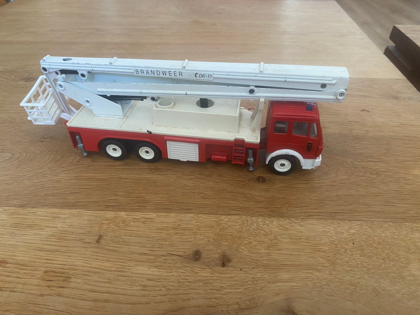Mercedes brandweerwagen merk siku, Verzenden, Gebruikt, Bus of Vrachtwagen, SIKU