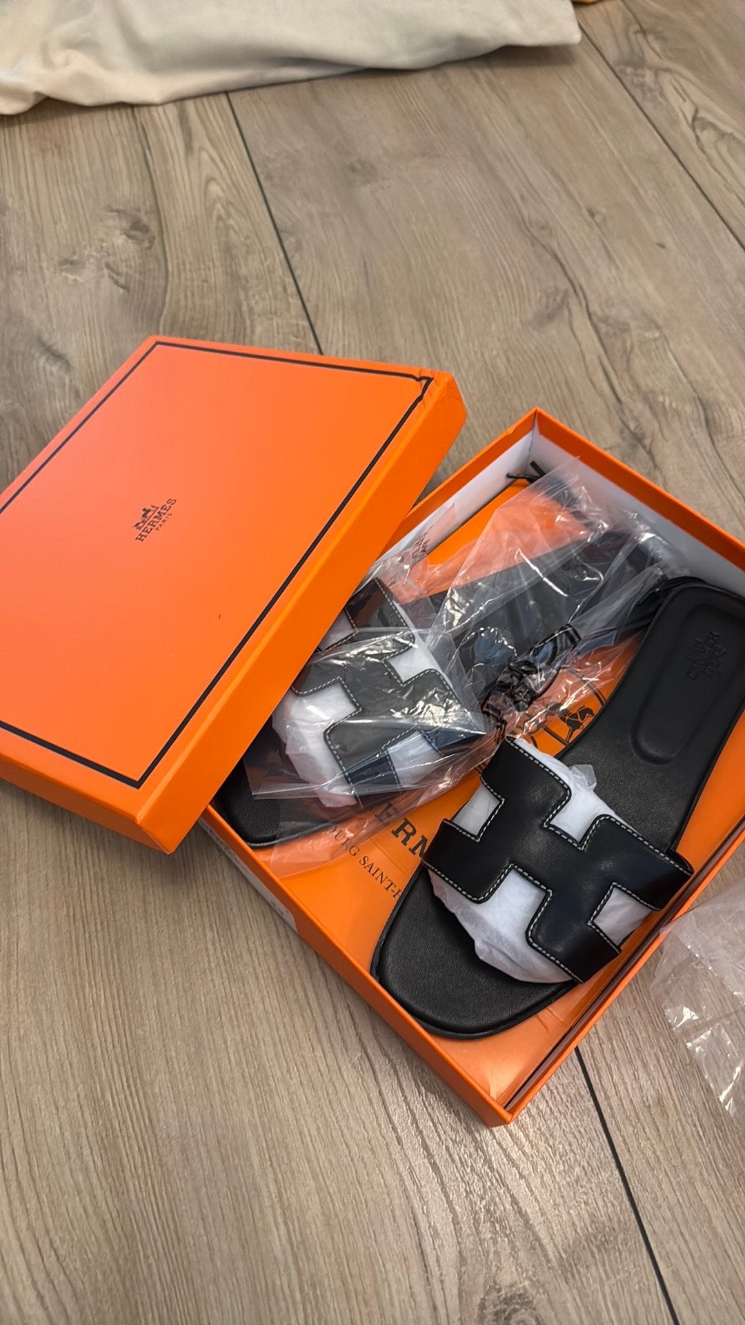 Hermes slippers nieuw, Ophalen of Verzenden, Nieuw, Zwart, 115 cm of meer