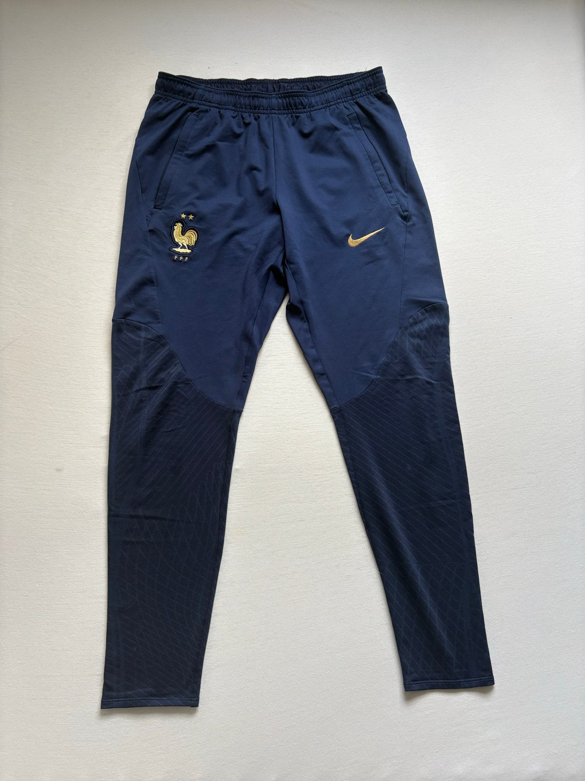 Nike FFF Frankrijk trainingsbroek maat M, Zo goed als nieuw, Voetbal, Verzenden, Maat 48/50 (M)