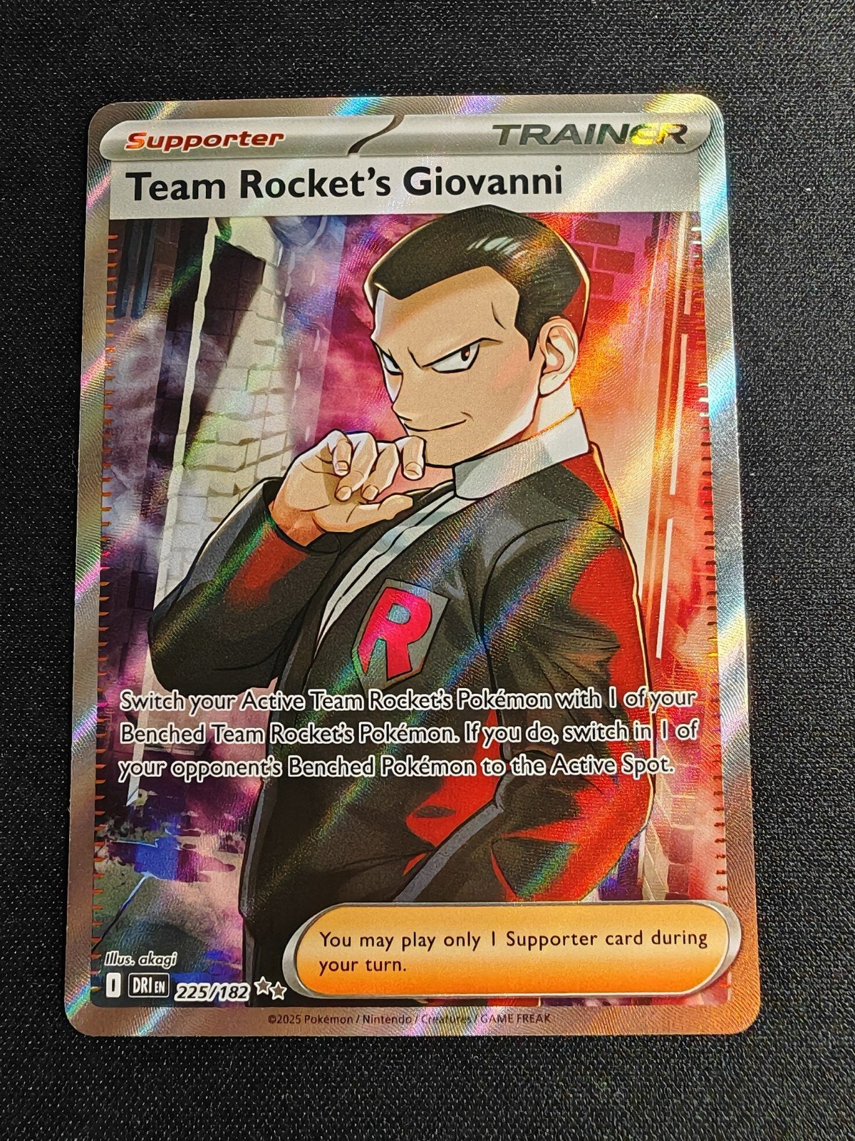 Team Rocket's Giovanni Supporter Trainer Kaart Pokémon, Ophalen of Verzenden, Zo goed als nieuw, Losse kaart, Foil