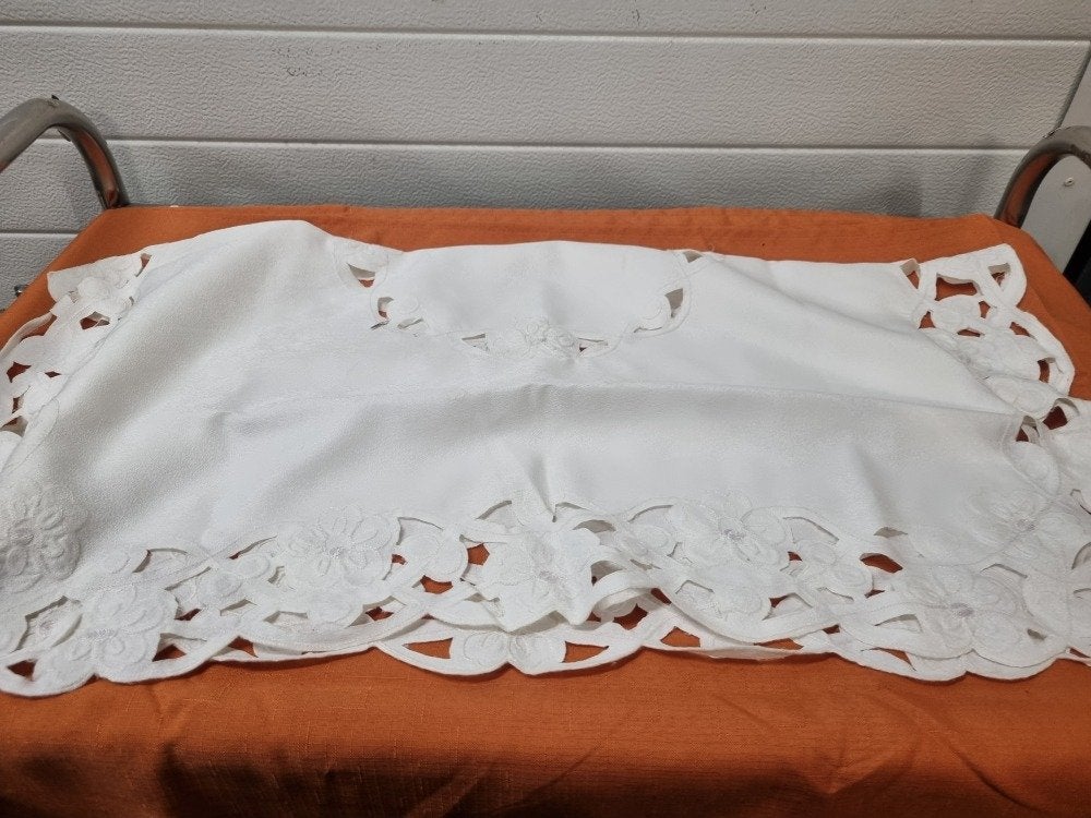 tafelkleed wit met opengewerkte rand, Ophalen of Verzenden, 'T Olde Gre-j, Info@toldegrej.nl, Endepoelstraat 20f Didam