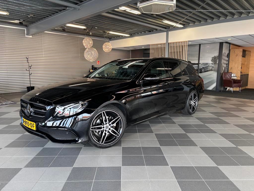 Mercedes-Benz E-Klasse E200 2019 Zwart, Auto's, Achterwielaandrijving, 4 cilinders, Leder en Stof, Zwart