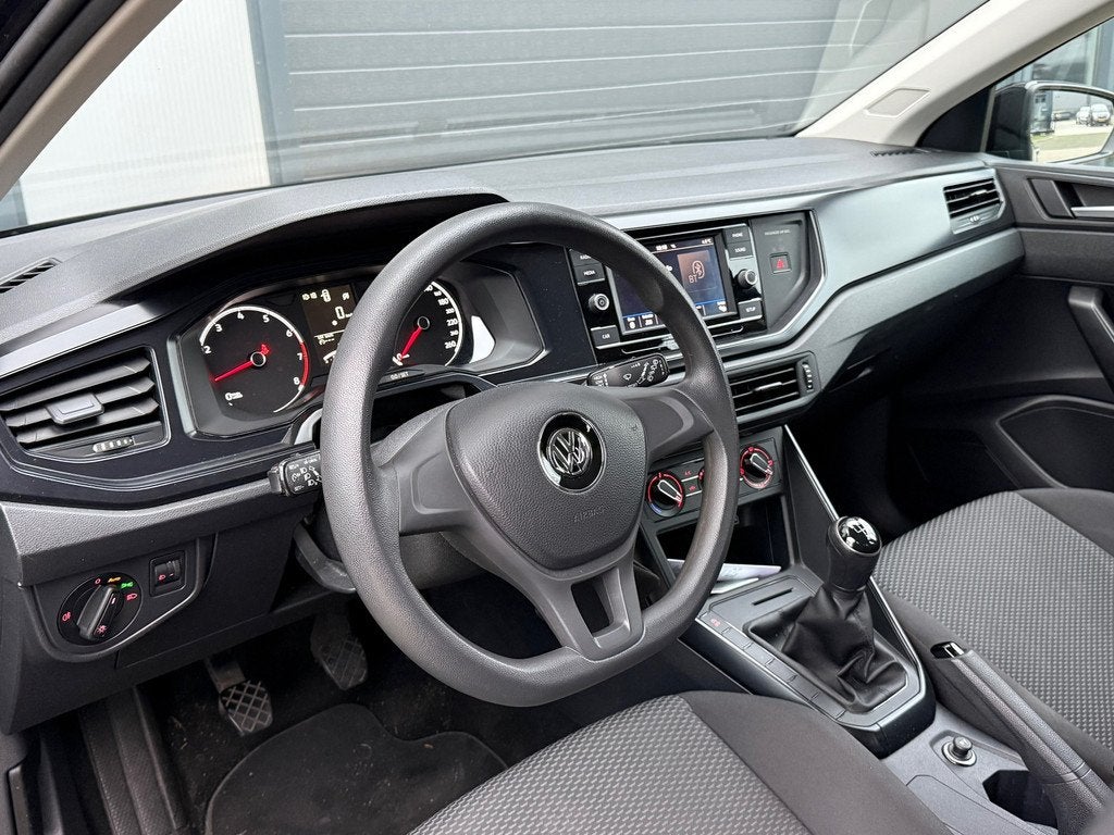 Volkswagen Polo 1.0 MPI Comfortline / APK / 2018, Auto's, Volkswagen, 1005 kg, Euro 6, Zwart, Bedrijf