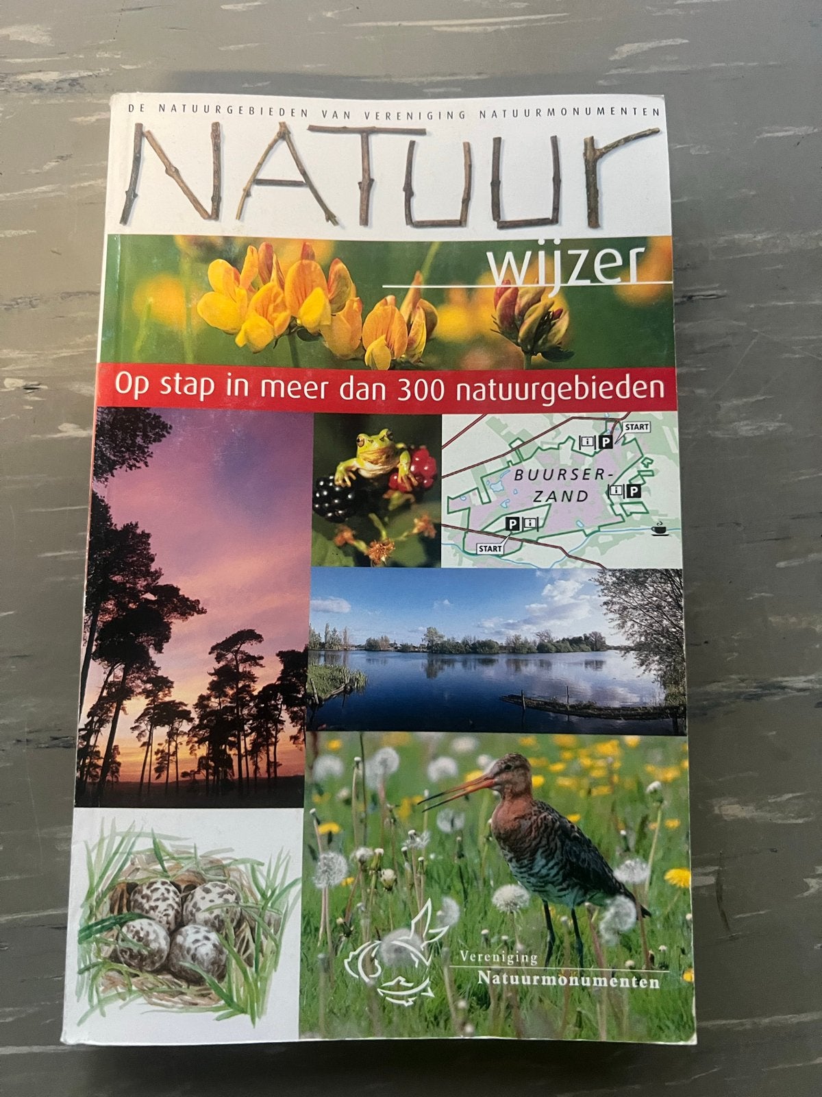 Natuurwijzer: Op stap in meer dan 300 natuurgebieden, Ophalen of Verzenden, Zo goed als nieuw, Wandel- of Recreatiegebieden