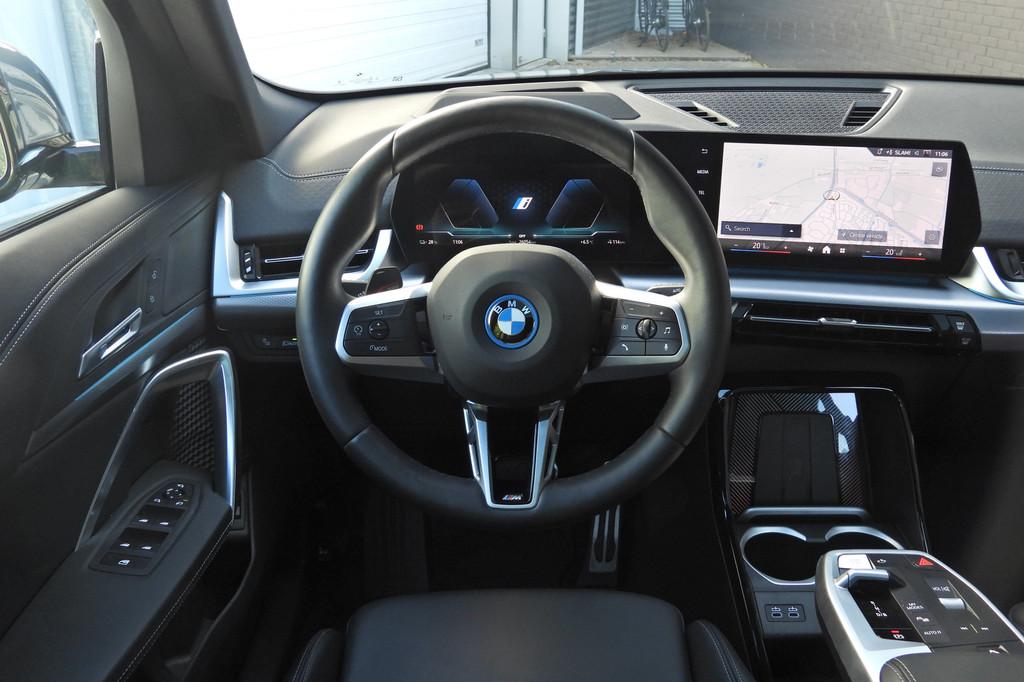 BMW iX2 eDrive20 High Executive M Sport / Panoramadak / Spor, Auto's, BMW, 478 km, Met garantie (alle), 204 pk, SUV of Terreinwagen