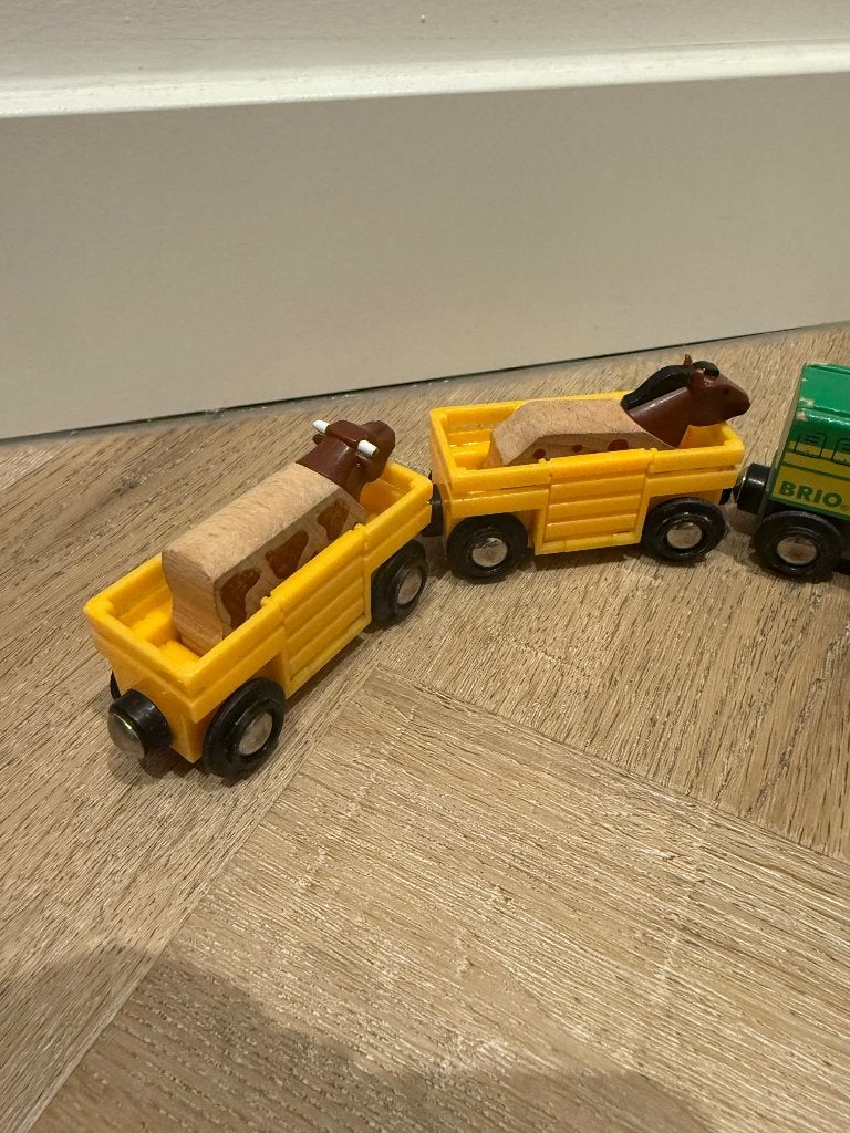 Heel goed Groen Brio boerderij dieren trein set 33404 koe, Ophalen of Verzenden, Zo goed als nieuw