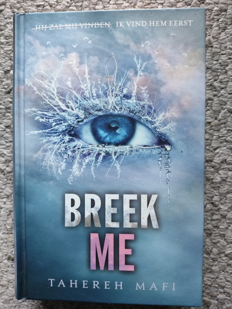 Tahereh Mafi Breek me Harcover in zeer nette staat, Boeken, Ophalen of Verzenden, Zo goed als nieuw, Tahereh Mafi