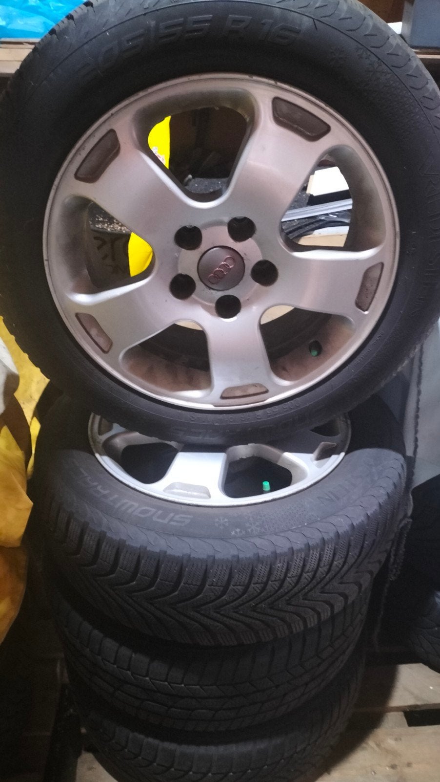 Winterbanden 205/55/16 met VAG velgen 5x112 A4 B6, Ophalen