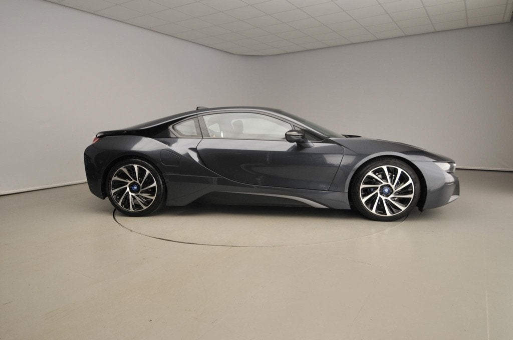 BMW i8 Coupé Automaat / Leder / LED / Driving assist / Head, Auto's, BMW, Automaat, 48 km/l, 4 stoelen, 7 kWh