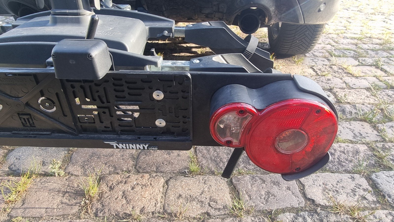 Twinny Load E-carrier, compacte fietsendrager voor 2 fietsen, Ophalen