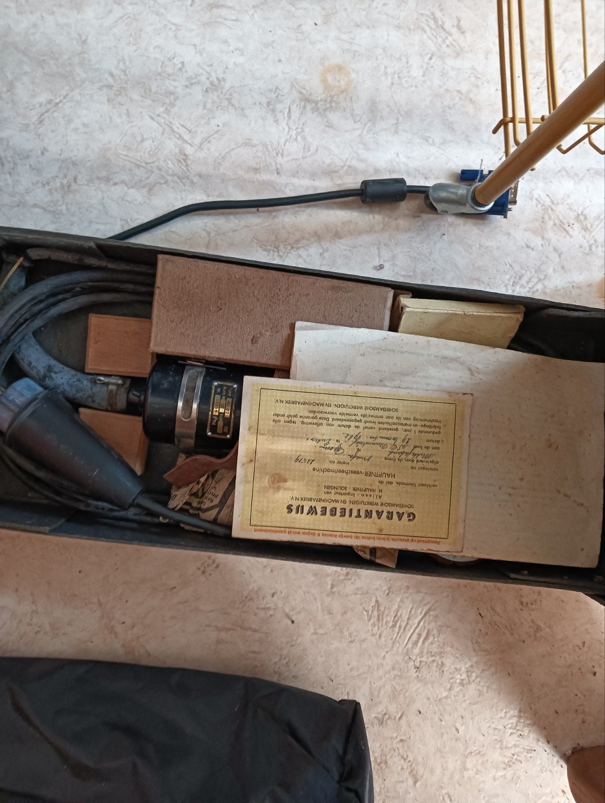 Te koop spullen voor rommelmarkt, Ophalen
