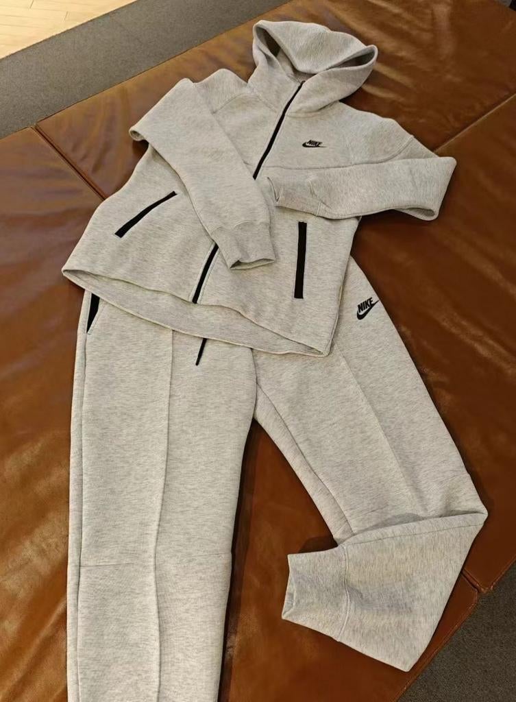 Nike Tech Fleece Trainingspak - Grijs of Zwart - wit, Ophalen, Zo goed als nieuw