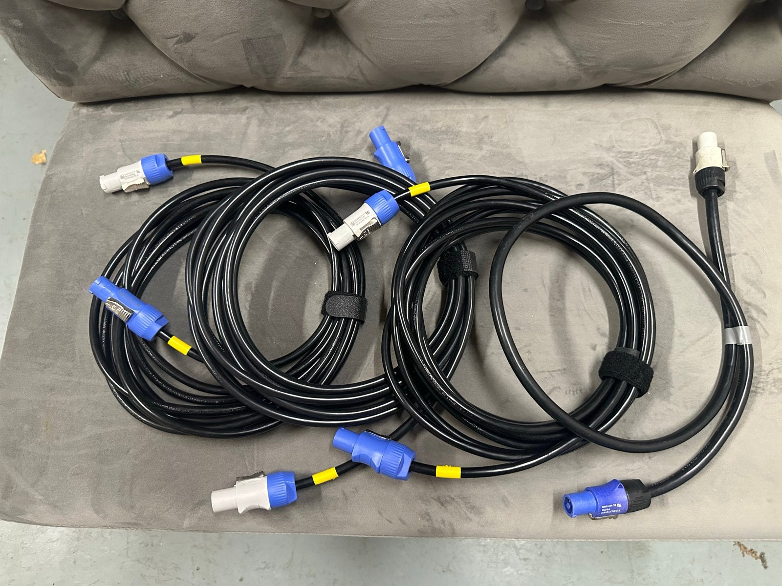 Set van 4 PowerCON kabels - 3x 5m, 1x1m, Muziek en Instrumenten, Ophalen, Zo goed als nieuw, Apparatuur