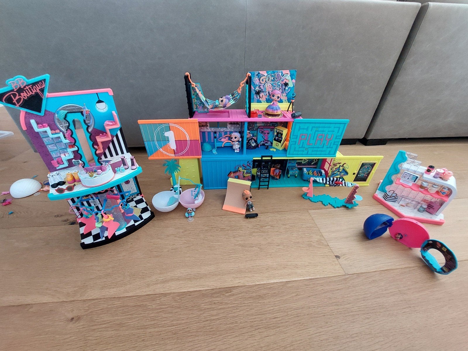 LOL surprise set met clubhouse,  winkel, cafe  en skateboard, Kinderen en Baby's, Ophalen, Zo goed als nieuw, Meisje