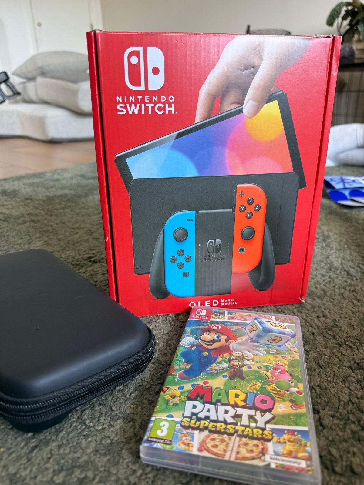 Nintendo Switch OLED - Zo goed als nieuw met Mario Party, Switch OLED, Met games, Met 2 controllers, Ophalen of Verzenden