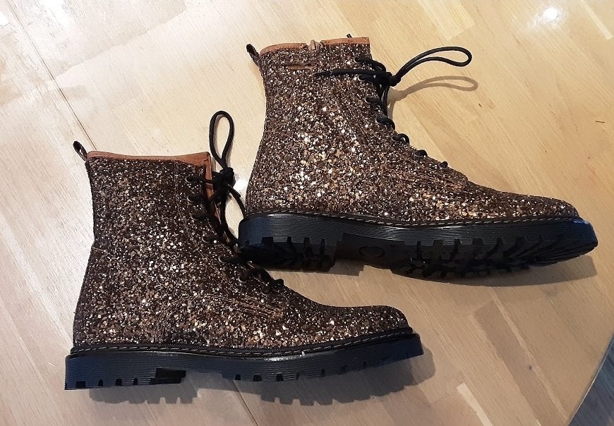 NIEUWE Gouden glitter schoenen maat 39, Overige kleuren, Lage of Enkellaarzen, Ophalen of Verzenden, Zo goed als nieuw