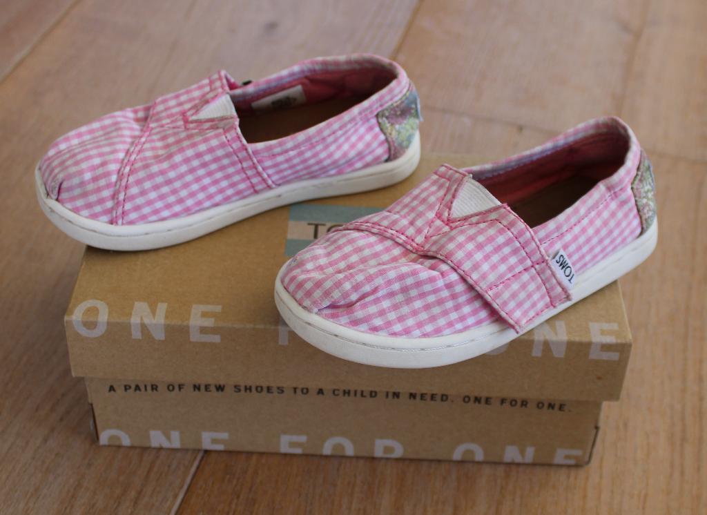 Toms schoenen maat 24, Gebruikt, Meisje, Schoenen, Ophalen of Verzenden