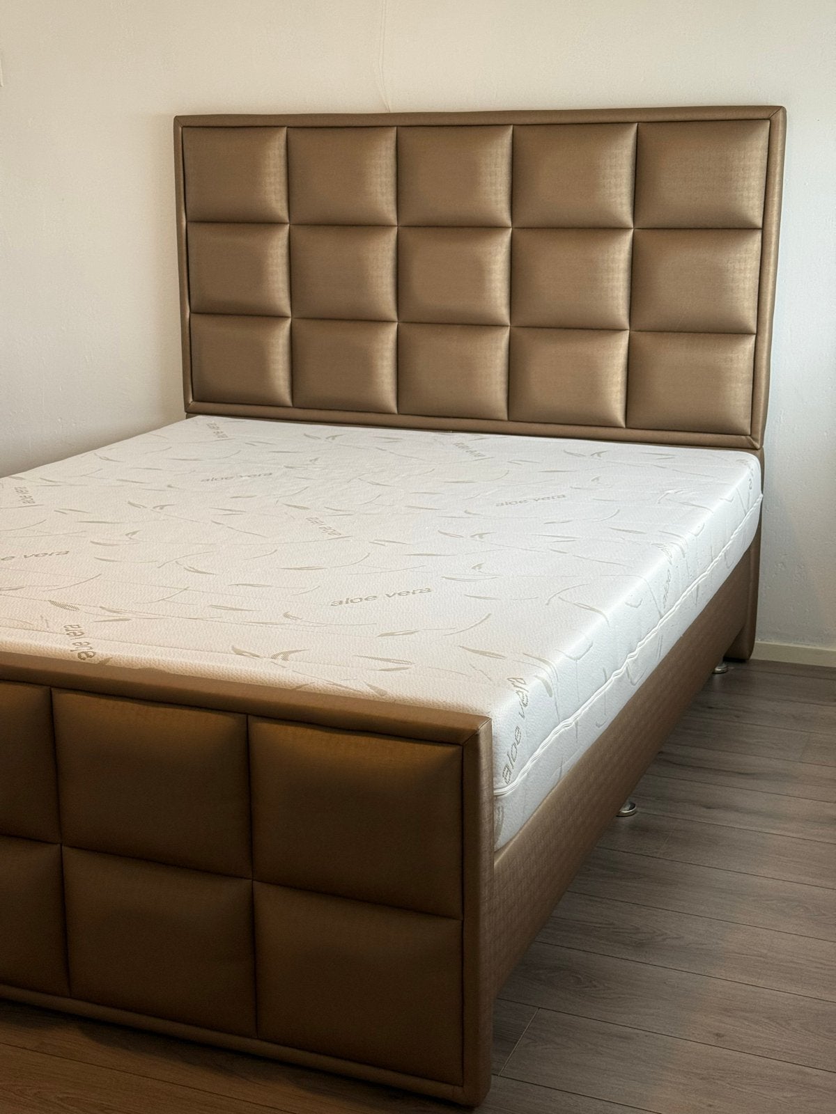 Luxe hotel chique bed in taupe/beige 160cm, Ophalen, Beige, Tweepersoons, Zo goed als nieuw