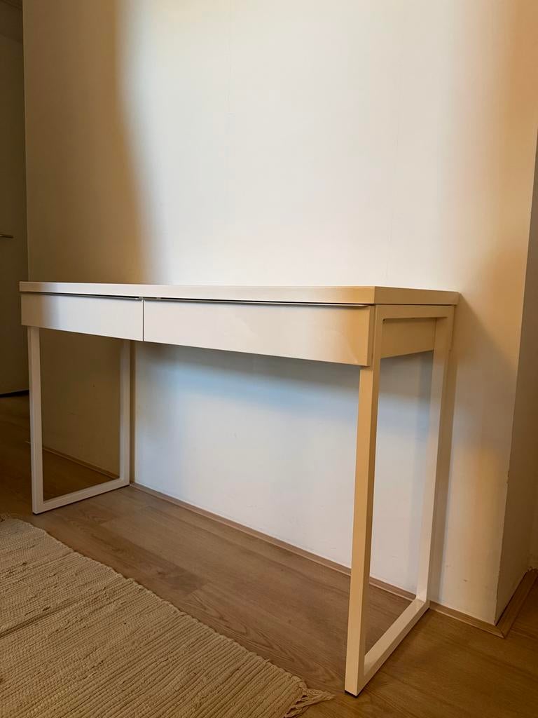 IKEA Besta Burs Bureau - Wit hoogglans, Gebruikt, Met lades, Spaanplaat of MDF, Ophalen of Verzenden
