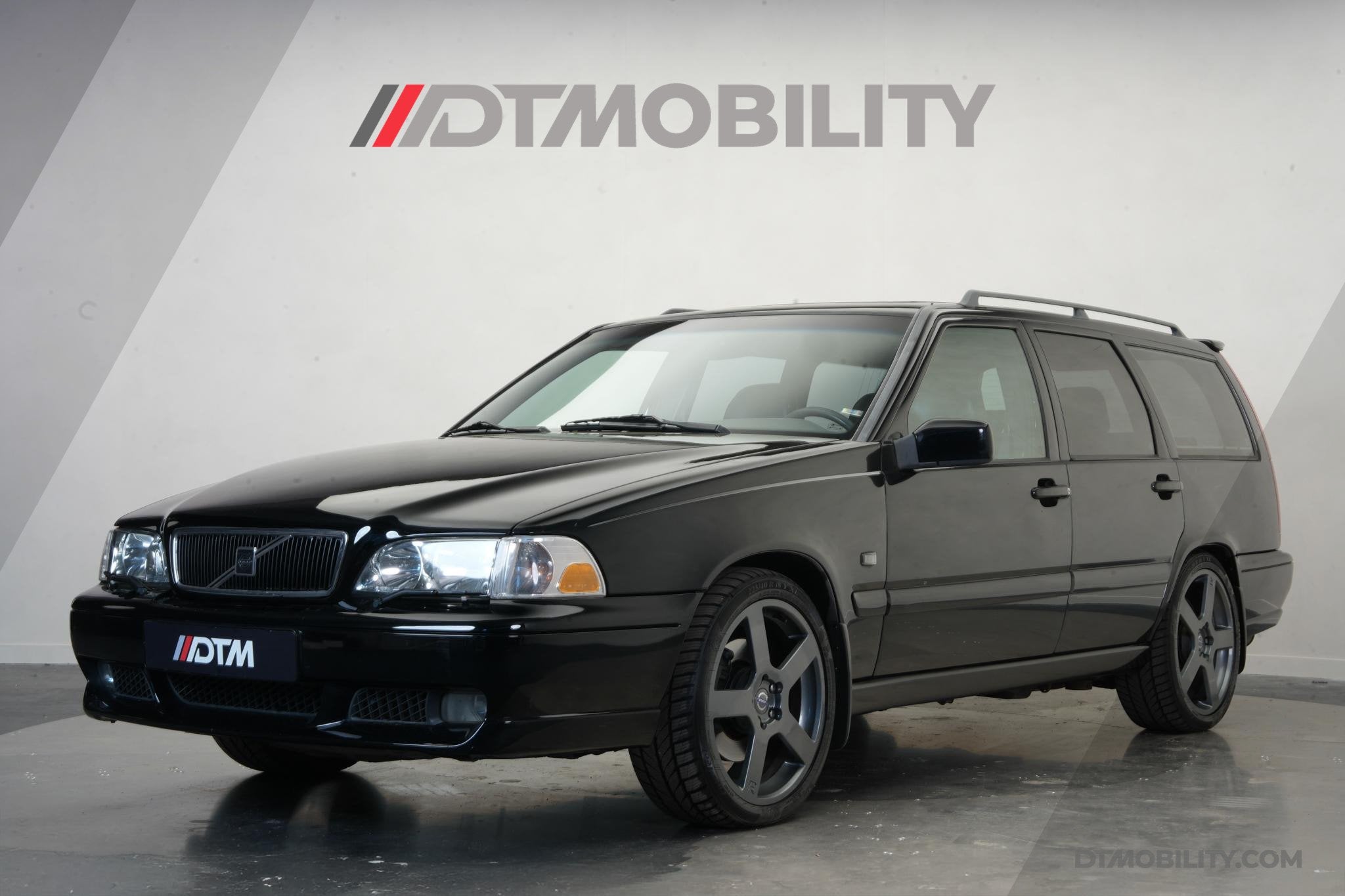 Volvo V70 2.3 R AWD | Zeer nette staat | Origineel Nederland, Auto's, Automaat, Gebruikt, Zwart, Zwart