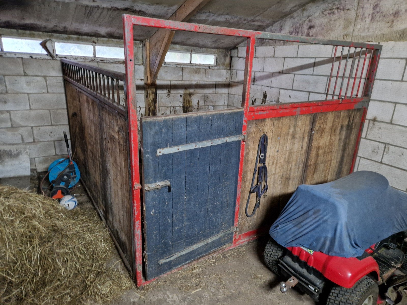 Paardenbox 305 x 300, Dieren en Toebehoren, Stalling, 1 paard of pony