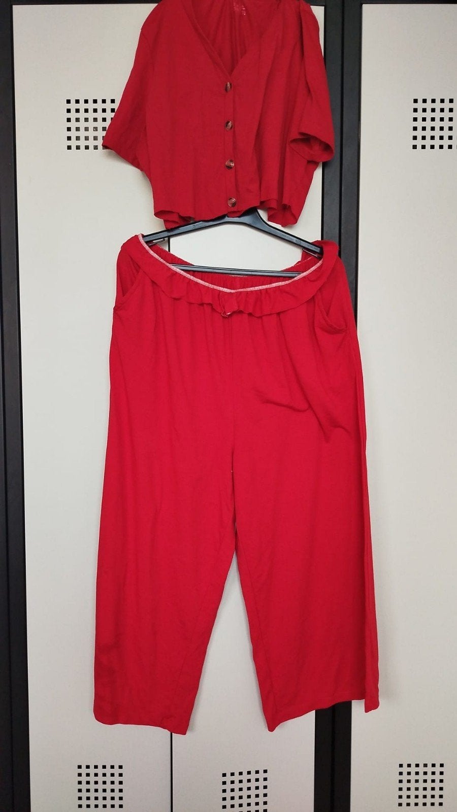 Rode tweedelige set: Cropped top en wijde broek, Kleding | Dames, Maat 42/44 (L), Ophalen of Verzenden, Driekwart, Rood