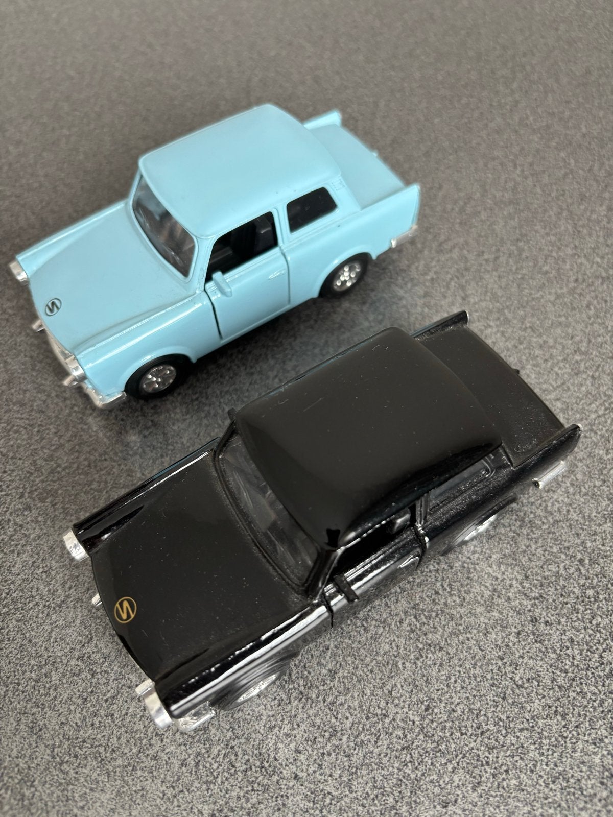 Set van 2 Trabant 601 modelauto's - Zwart en Lichtblauw, Ophalen, Zo goed als nieuw, Auto, Overige merken