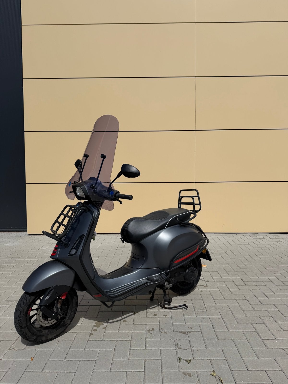 Vespa Sprint 2021 - Matgrijs - Goed onderhouden, Fietsen en Brommers, Ophalen, Gebruikt, Overige modellen, Maximaal 45 km/u