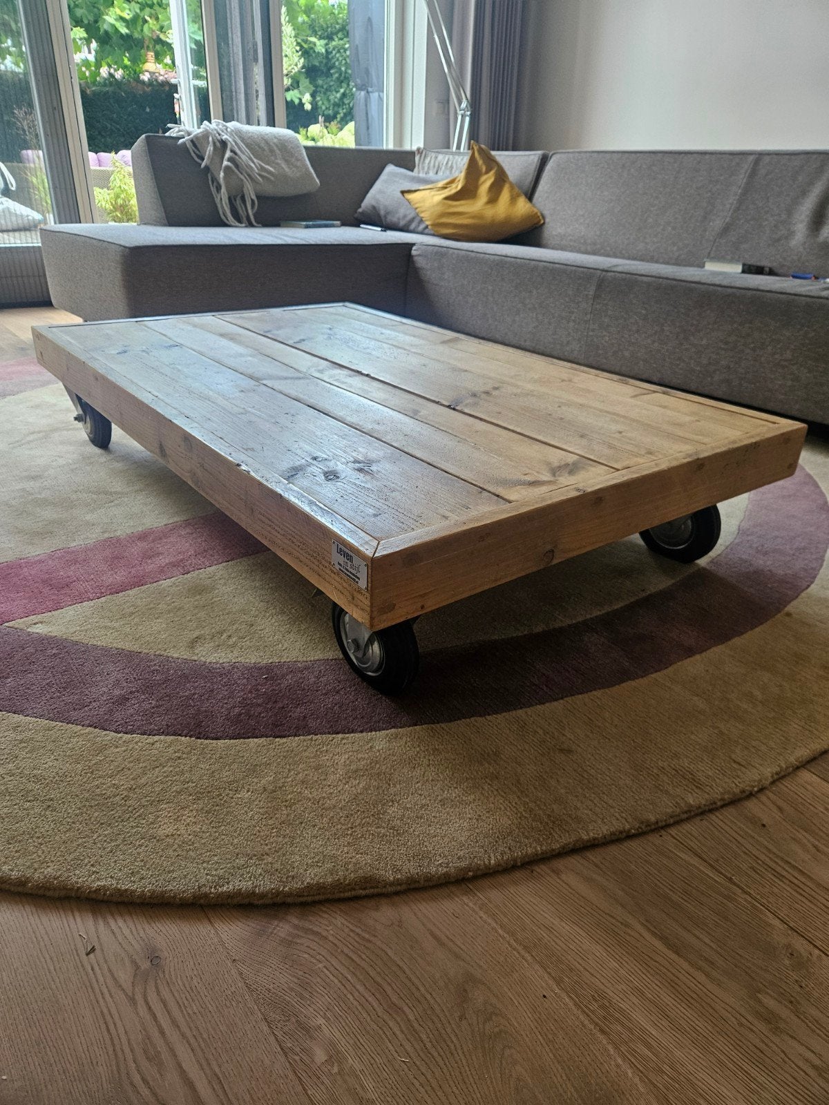 Salontafel van steigerhout op stoere wielen, Ophalen, Gebruikt, 100 tot 150 cm, Industrieel, Landelijk