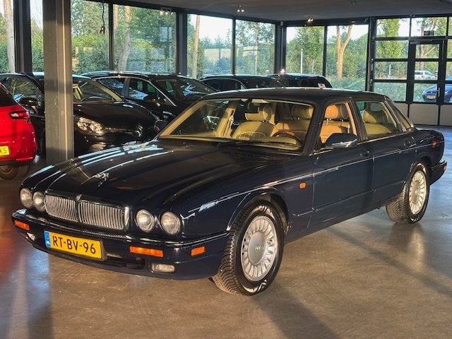 Jaguar Sovereign 3.2 AUT In goede staat, binnen en buiten., Auto's, Oldtimers, Automaat, Elektrische stoelverstelling, Achterwielaandrijving