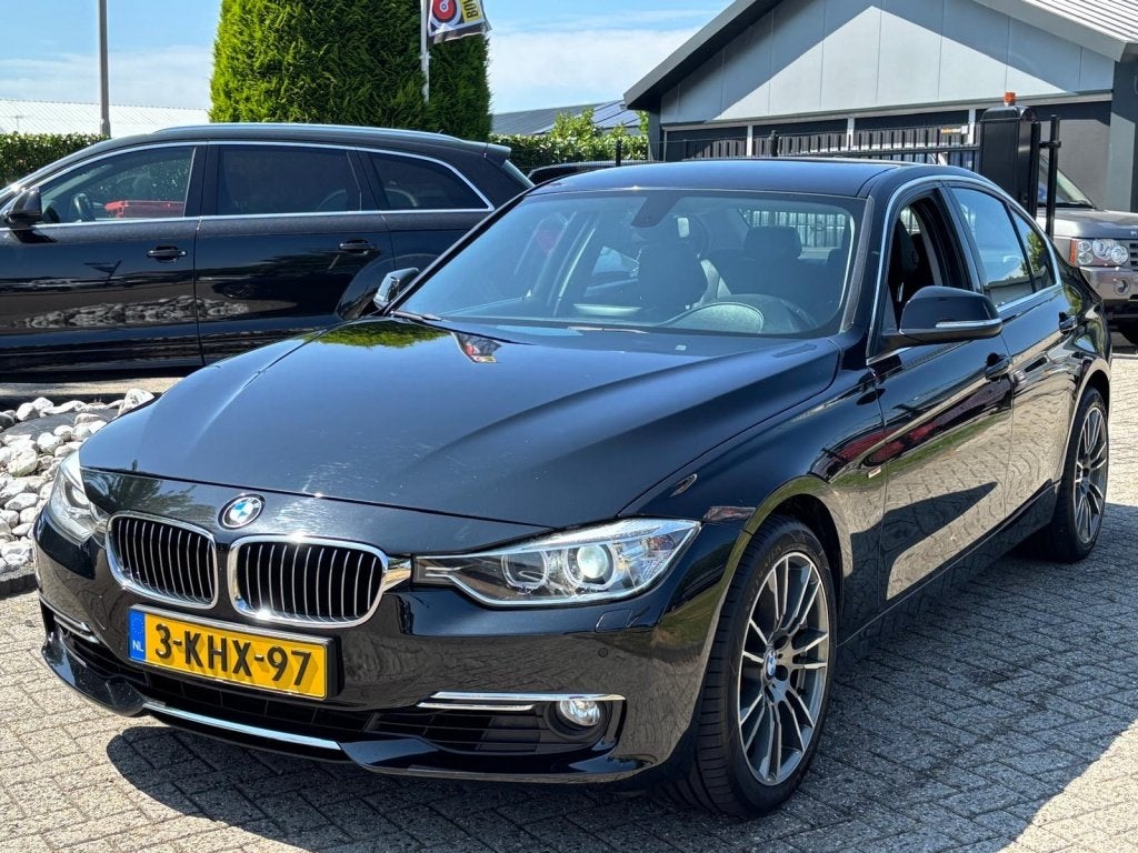 BMW 3-serie 320I Executive Sedan 2013 Zwart Automaat 139.000, Auto's, Automaat, Gebruikt, 4 cilinders, Zwart