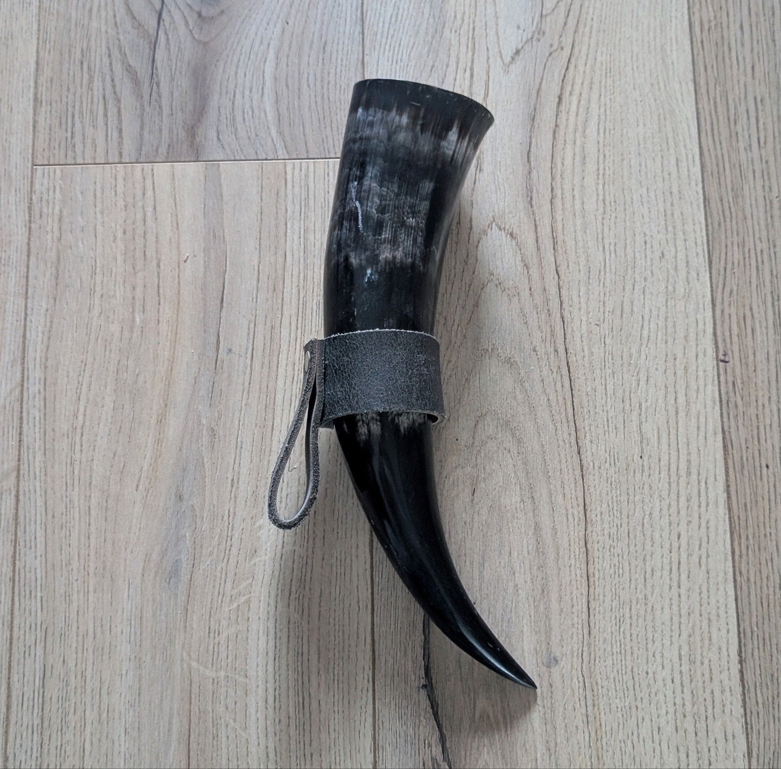 Viking drinkhoorn - Natuurlijke Buffelhoorn met Leren Houder, Ophalen