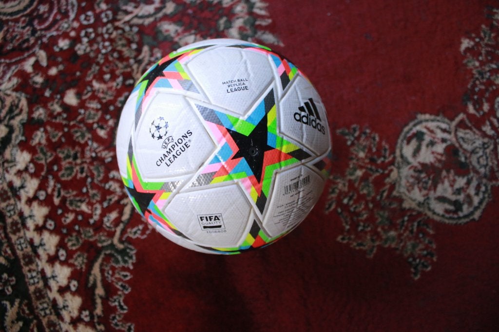 Adidas Champions League '22 voetbal, Sport en Fitness, Maat L, Ophalen, Zo goed als nieuw, Bal