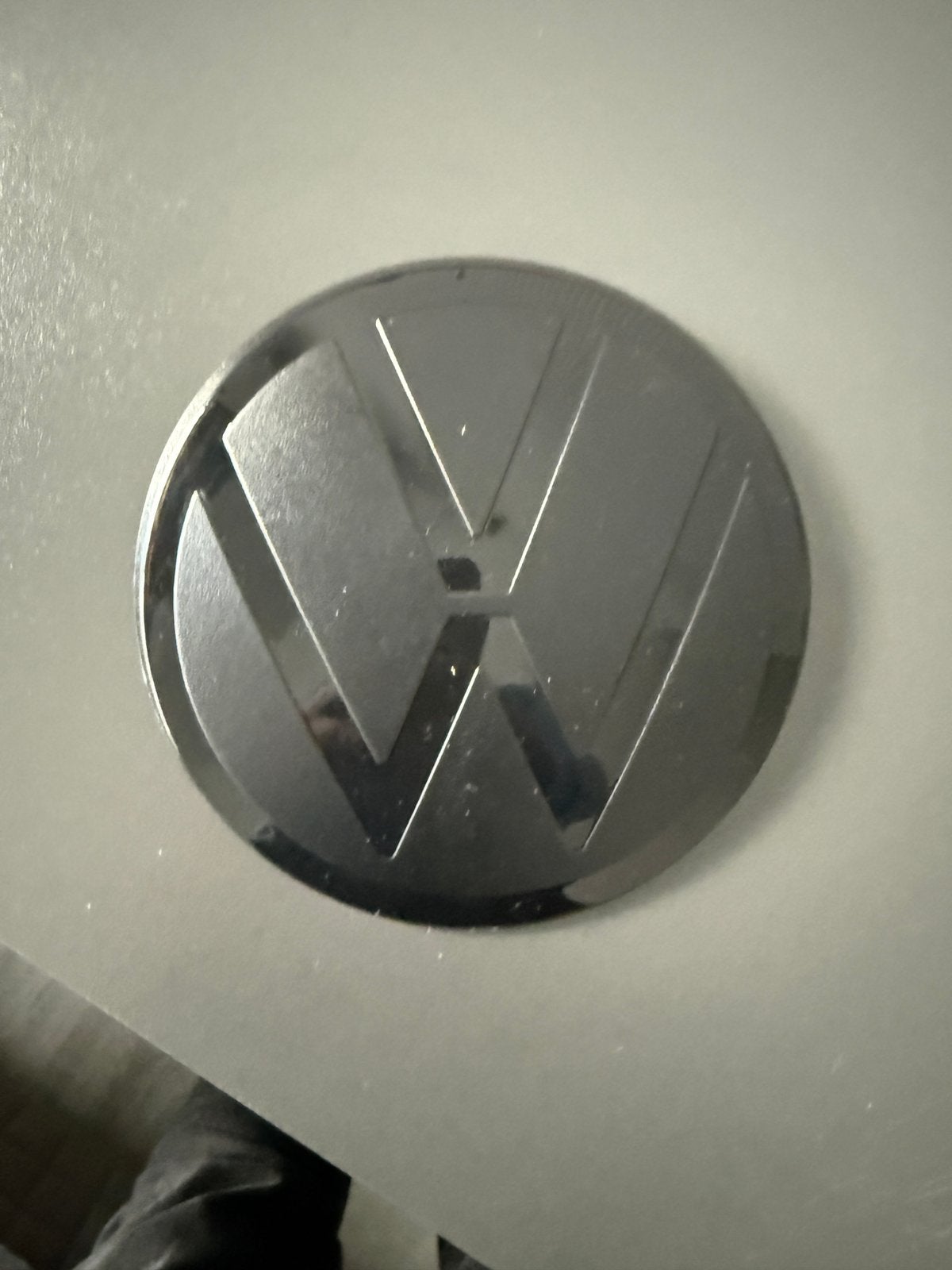 VW embleem zwart voor met front assist/radar nieuw staat, Ophalen of Verzenden